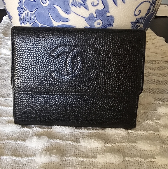 Chanel small wallet, black caviar leather - Picture 1 of 15